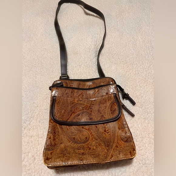 Relic Quality Brand by Fossil tooled faux leather cross body purse vegan - Picture 3 of 16